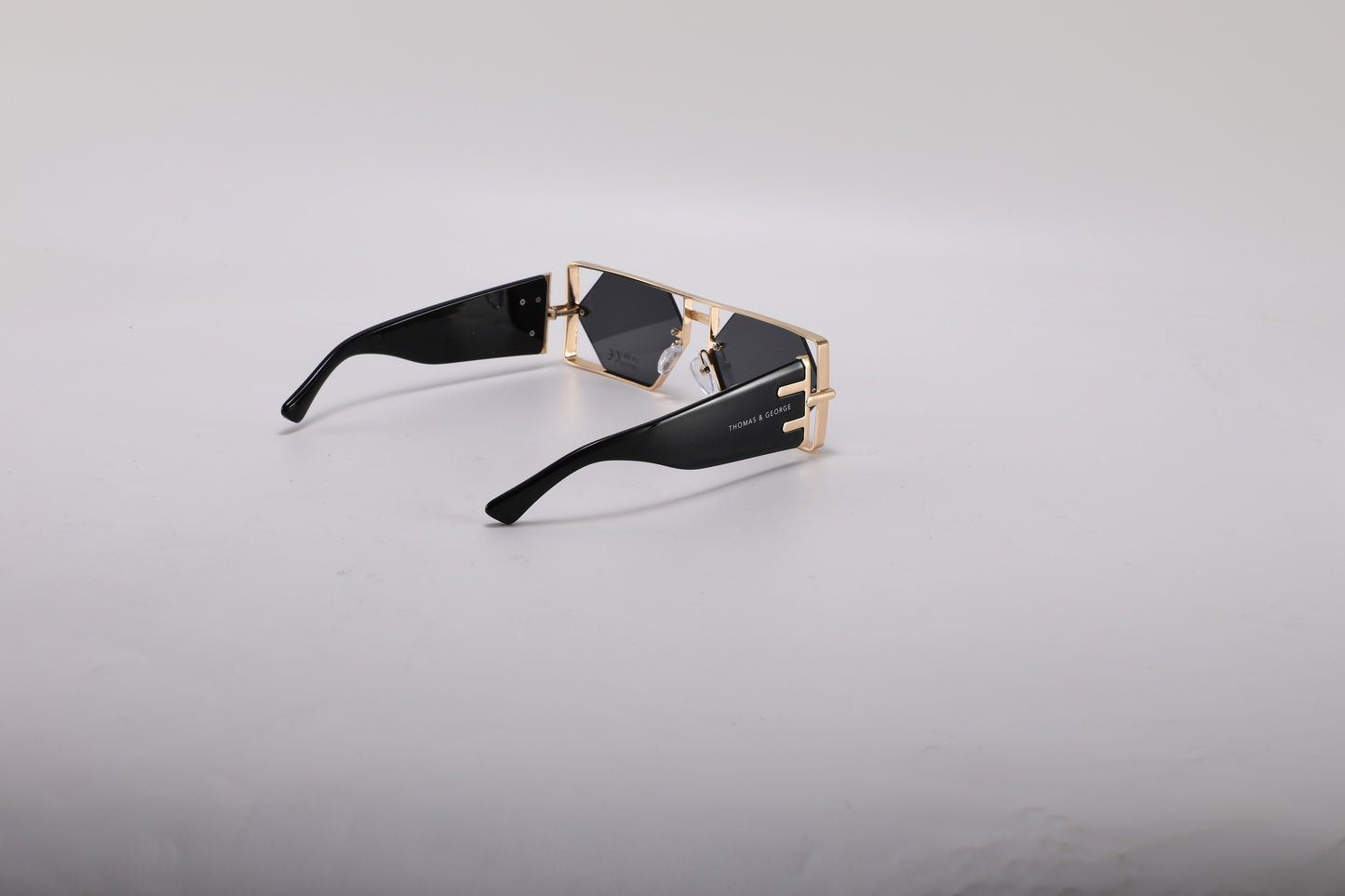 Kairi Oversized Square Sunglasses – Black & Gold UV400