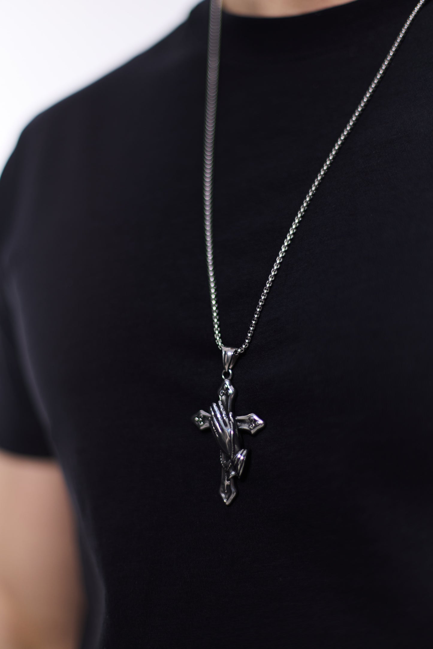 Thomas & George Cross Pendant with Praying Hands Neckchain