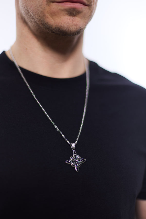 Thomas & George Celtic Four Point Knot Gold Pendant Neckchain – Quaternary Star Medallion