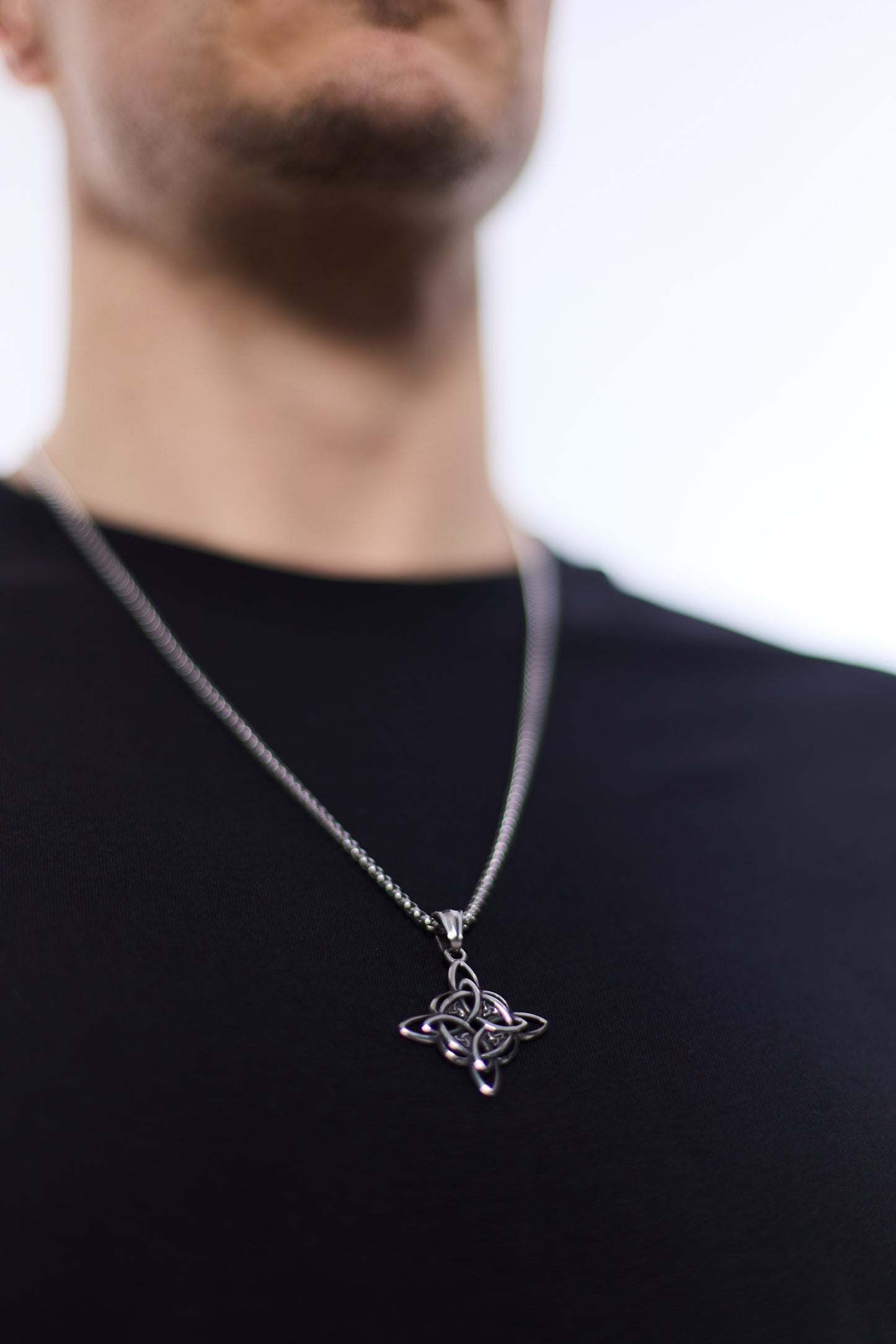 Thomas & George Celtic Four Point Knot Gold Pendant Neckchain – Quaternary Star Medallion