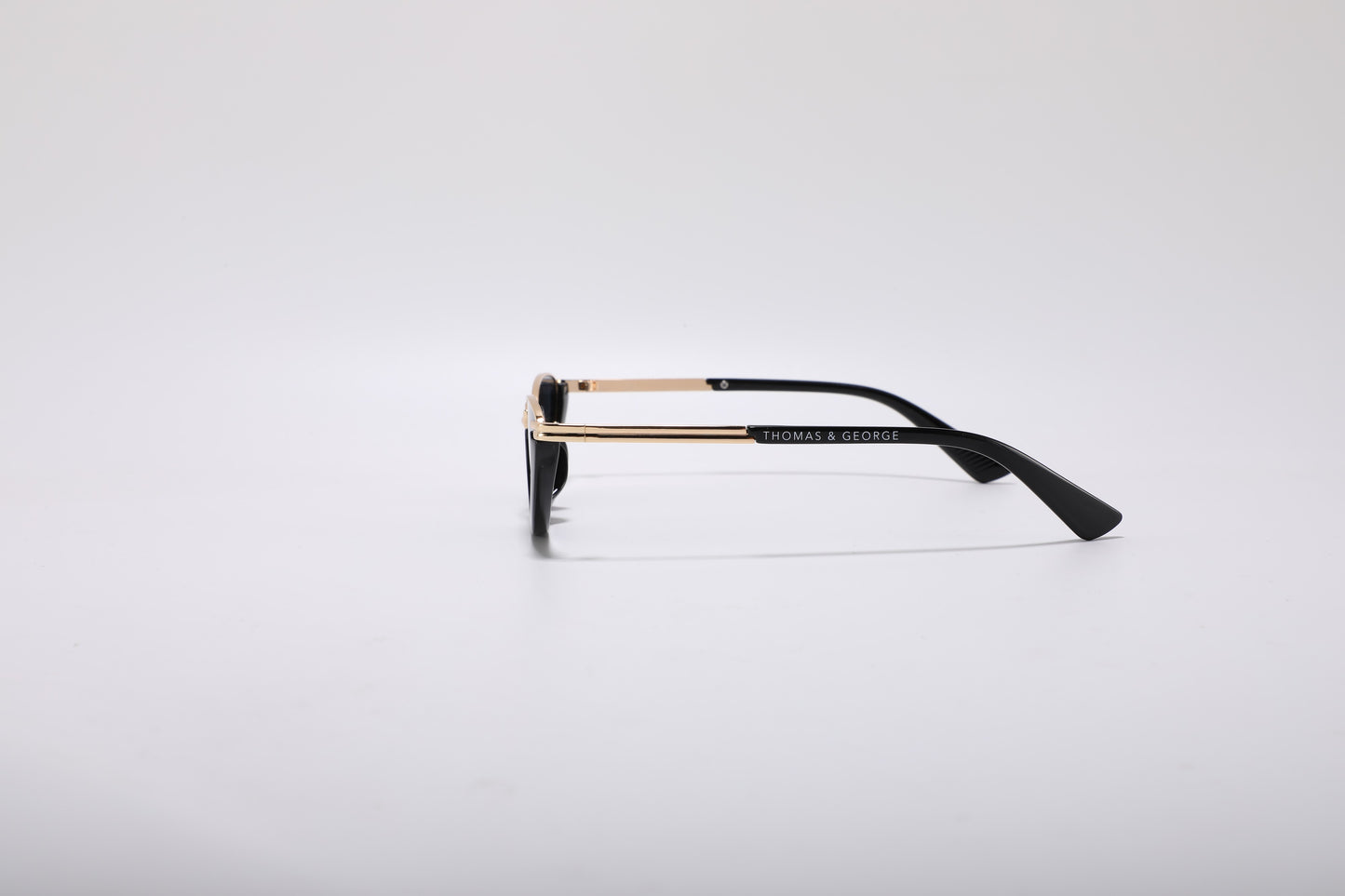 Niravelle Slim Cat Eye Sunglasses – Black & Gold UV400